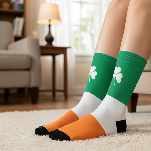 Calcetines St Patrics Day Irlandés Shamrock (St Patricks Day Irish Shamrock Socks by Ricaso. Show your pride in Ireland with these tricolor socks)