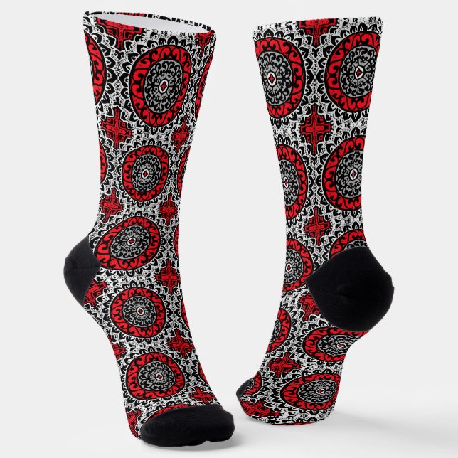 Calcetines Sun Mandala Batik del Suroeste, Rojo, Negro y Blan (Angular)