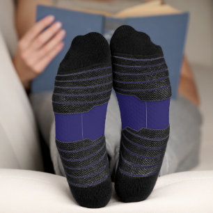 Calcetines un fondo azul con un reloj