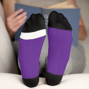 Calcetines un fondo morado con
