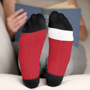 Calcetines un fondo rojo con