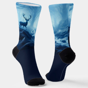 Calcetines Venado en un bosque oscuro de niebla azul