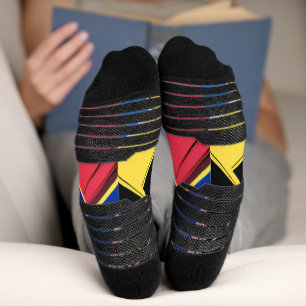 Calcetines Vibrant Stylized Portrait with Abstract Elements