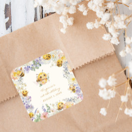 Calcomanía cuadrada de cumpleaños de abeja