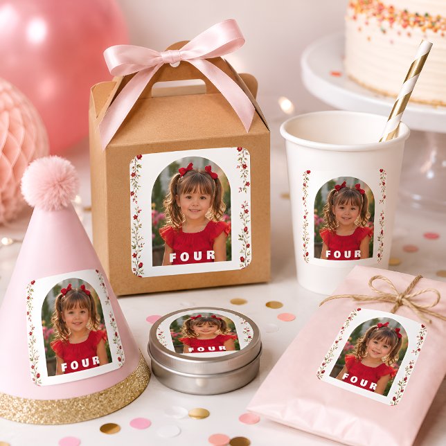 Calcomanía de cumpleaños número 4 niña con foto (Subido por el creador)