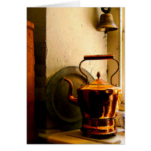 Caldera de té de cobre en Windowsill