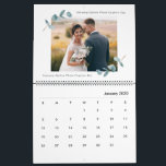 Calendario Collage fotográfico de Bodas recién casados Eucaly<br><div class="desc">Simple Boda de marco Eucalyptus Minimalista Monogramado Calendario con collage de fotos. Perfecto para su jardín de primavera o verano o temática boda temática al aire libre. En una suave y sutil paleta de colores mullidos de verde azulados verdes acuáticos, menta pastel, polvorientos grises azules y blanco clásico. Las fuentes...</div>