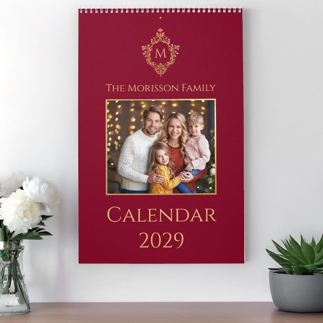 Calendario Crest Monogram Burgundy Gold Vintage Family Photo (Subido por el creador)