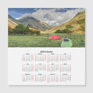 Calendario de camping con vistas a la montaña