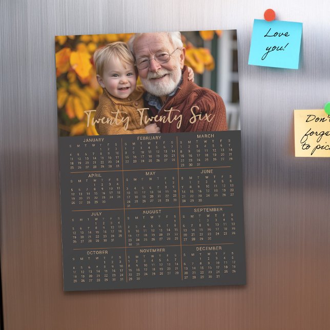 Calendario de fotos magnéticas 2026 Tarjeta negra  (2026 Magnetic Photo Calendar by Darling & May)