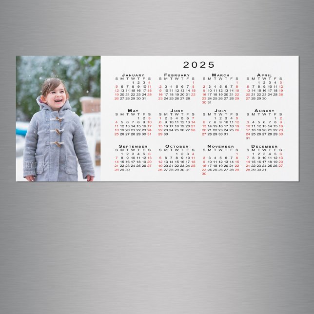 Calendario de su foto 2025 sobre el imán blanco (Your Photo 2025 Calendar on White Magnet in situ)