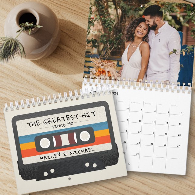 Calendario Foto de cinta de cassette de vídeo retro grande (Vintage Retro Greatest Hit Cassette Tape Photo Calendar)