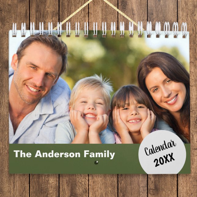 Calendario Fotos de la pared de familia personalizadas modern (An attractive custom wall calendar, to personalize with favorite family photos, name and year)