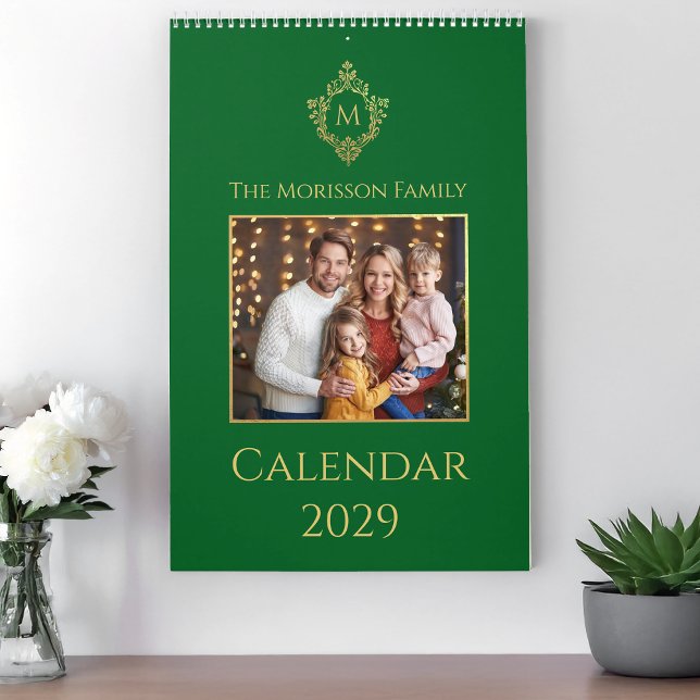 Calendario Monogram in Crest Green Gold Family Photo Elegant  (Subido por el creador)