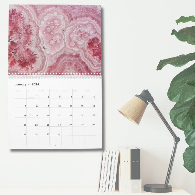 Calendario Muro rosa de piedra de guijarro geodésica simple (Simple Modern Crystal Geode Stone Pink Wall Calendar)