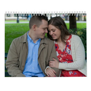 Calendario Pareja romántica sentada cerca