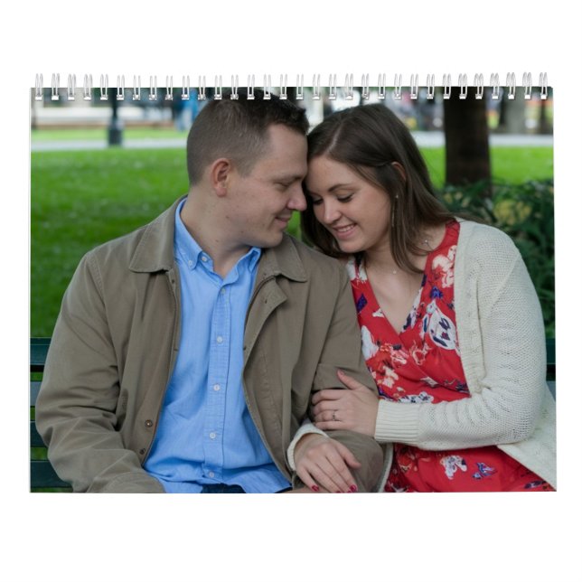 Calendario Pareja romántica sentada cerca (Reverso)