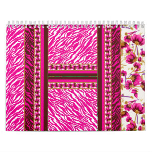 Calendario un papel pintado rosa y blanco con una cruz