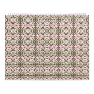 Calendario un patrón rosa y marrón sobre un fondo blanco