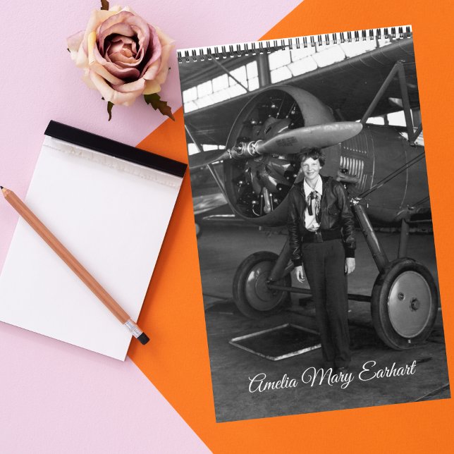 Calendario Vintage Photo Amelia Earhart women in aviation (Subido por el creador)
