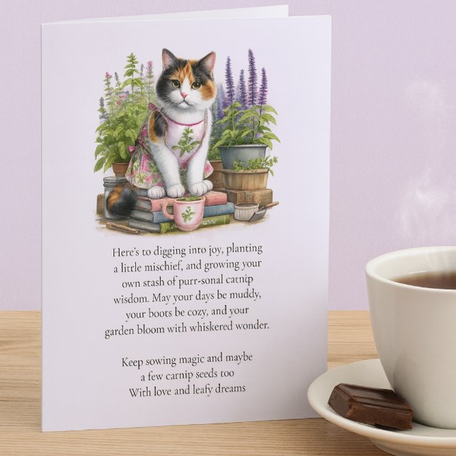 Calico y la tarjeta de nota plana Catnip Cat Aover (Whiskered wisdom and warm tea let your garden bloom with calm, comfort, and a hint of mischief.)