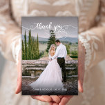 Caligrafía moderna 2 Tarjeta de agradecimiento al<br><div class="desc">Elegante Boda de escritura de caligrafía de Moda moderna 2 tarjeta de agradecimiento de foto. Modern Stylish boda gracias plantilla que incluye una foto vertical completa en el frente con el texto "Gracias" en una tipografía con letras brillantes a mano que cambia de letra tipografía tipo cruz con sobreposición blanca...</div>