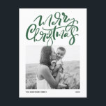 Caligrafía verde moderna Foto Feliz Navidad<br><div class="desc">Feliz Navidad! Enviar Navidades a la familia y amigos con esta tarjeta postal de Navidades de fotos de personalizable. Presenta caligrafía moderna y un guión sencillo. Personalice esta moderna tarjeta de Navidades de caligrafía añadiendo su foto,  mensaje y nombres. Esta postal moderna para Navidades está disponible en otras cajas.</div>
