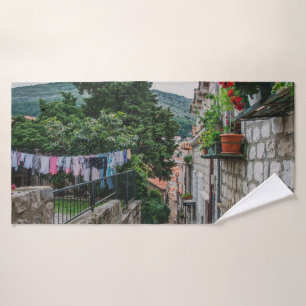 Calle estrecha de piedra en Dubrovnik