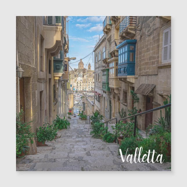 Calle estrecha de piedra en Malta (Anverso)