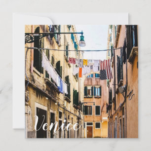 Calle estrecha de Venecia