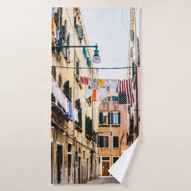 Calle estrecha de Venecia (Toalla de baño)
