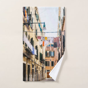 Calle estrecha de Venecia