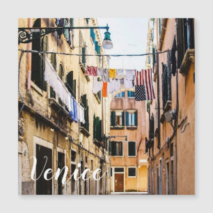 Calle estrecha de Venecia