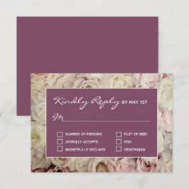 Cama de Rosas y tarjetas RSVP rosadas de Amaranth