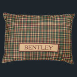 Cama Para Mascotas Vintage Christmas Plaid Red and Green<br><div class="desc">Esta cama de perro personalizada preppy incluye una manta de Navidad vintage en rojo y verde. Personaliza con tu elección de nombre o texto especial. Regalo divertido para la primera Navidad de un mascota.</div>