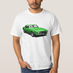 Camaro verde en la camiseta blanca
