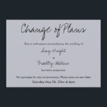 "Cambio de planes" Tarjeta azul Boda pospuesta<br><div class="desc">Aquí hay una tarjeta simple para avisar a sus invitados si es necesario cambiar su fecha de boda. Utilice los campos de plantilla para añadir sus datos personales y hacer de este diseño único y moderno su propio diseño. Todos los colores y tipos de letra se pueden cambiar según se...</div>