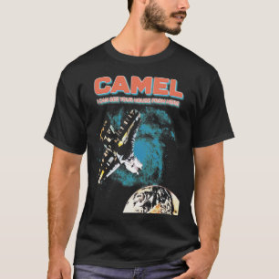 CAMEL BAND usa una camiseta esencial de capa