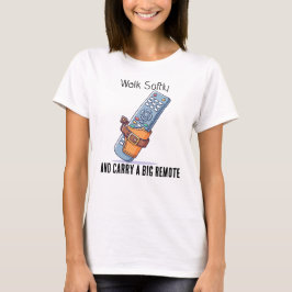 Camina suavemente y lleva una camiseta de control