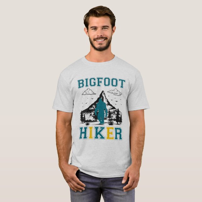 Caminante de Bigfoot: Desata tu Camiseta de Explor (Anverso completo)