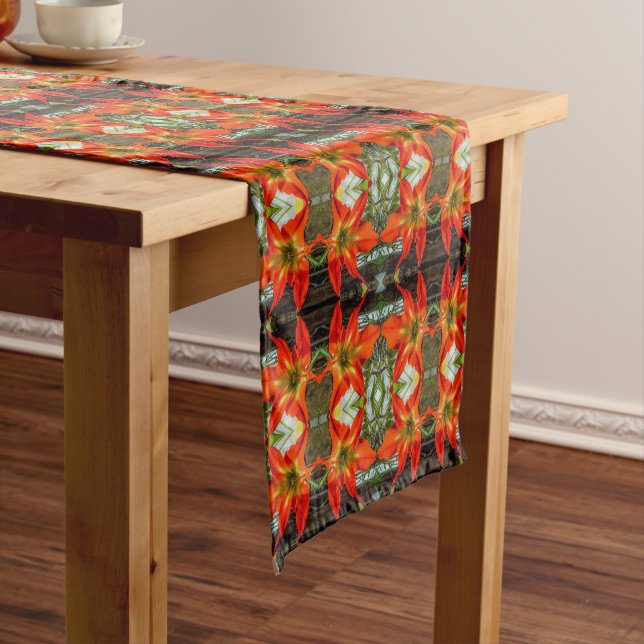 Camino De Mesa Corto Amaryllis Pattern Table Runner (In Situ)