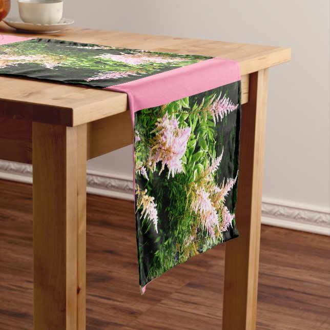 Camino De Mesa Corto Astilbe (In Situ)