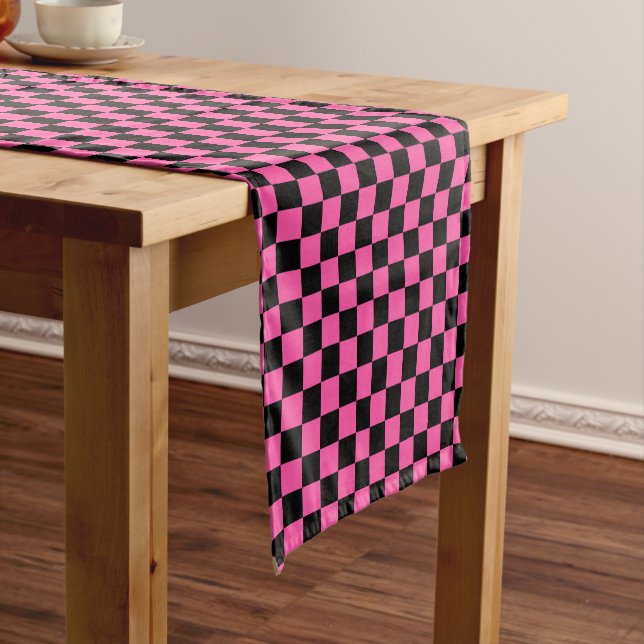Camino De Mesa Corto Black and pink checkerboard pattern (In Situ)
