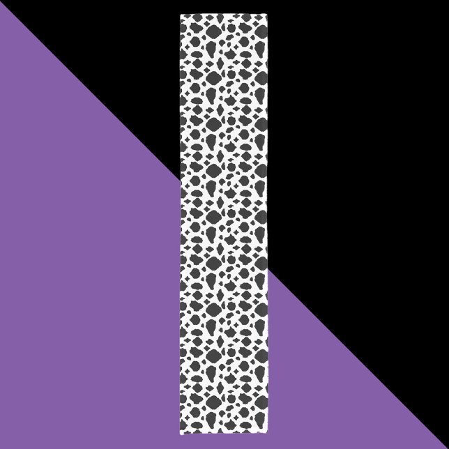 Camino De Mesa Corto Black and White Cow Print Farmhouse (A table runner with a black and white cow pattern)