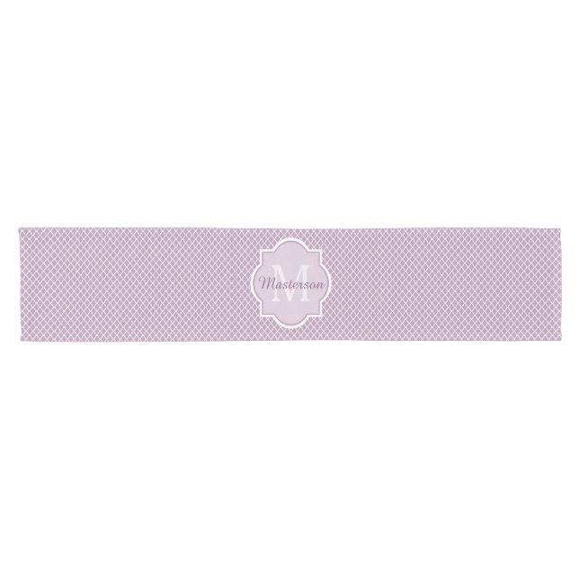 Camino De Mesa Corto Bonito Lavanda Purple Quatrefoil Monogramado Nombr (Horizontal)