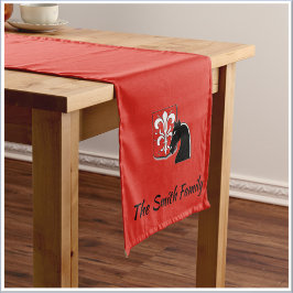 Camino De Mesa Corto Caballero y escudo rojo y negro medievales