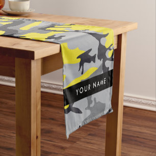 Camino De Mesa Corto Camuflaje amarillo y gris Tu nombre personaliza