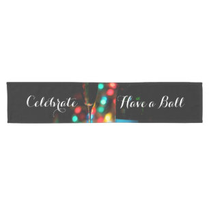 Camino De Mesa Corto Celebra Table Runner de RoseWrites