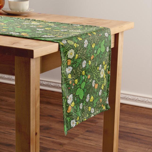 Camino De Mesa Corto Chamomile, fresas, mariposa (In Situ)