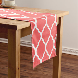 Camino De Mesa Corto Coral Moroccan Quatrefoil